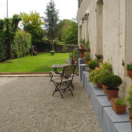 B&B Mam'Zelle La Poule Benest